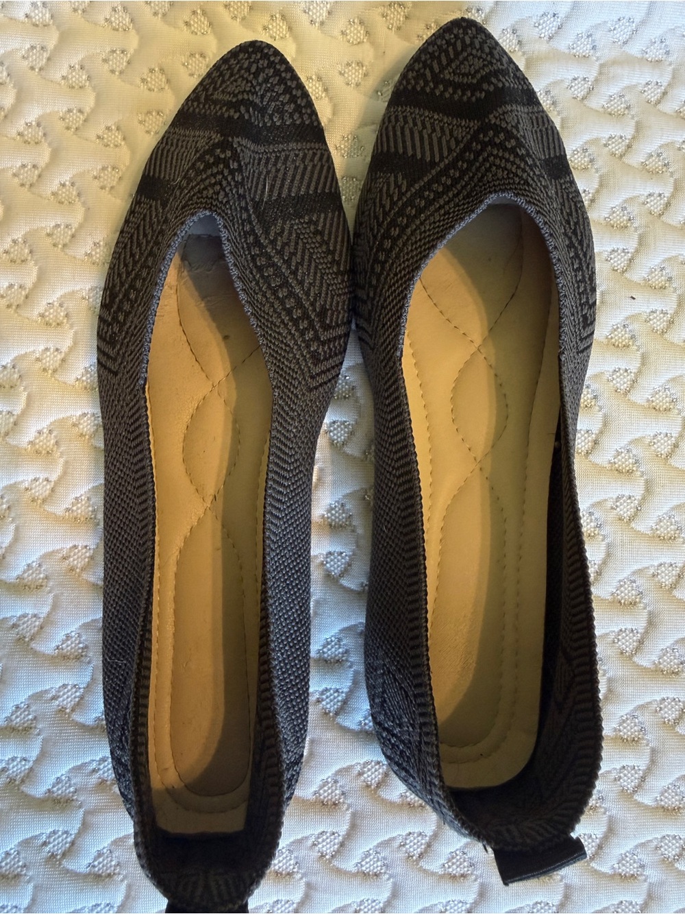 Women's Pointed Knit Flats in Black and Gray - Picture 2 of 4